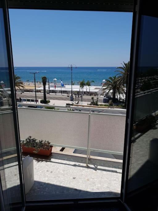 شقة Casa Al Mare - Lido تيراتشينا المظهر الخارجي الصورة